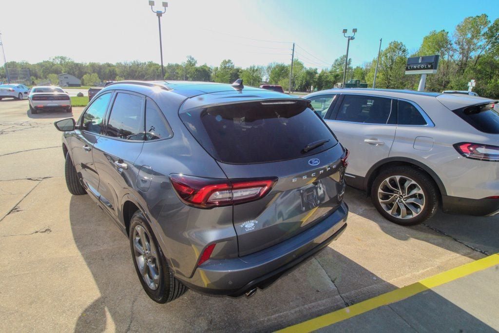 Used 2024 Ford Escape ST-Line w/ Tech Pack #1 AWD/4WD image 4