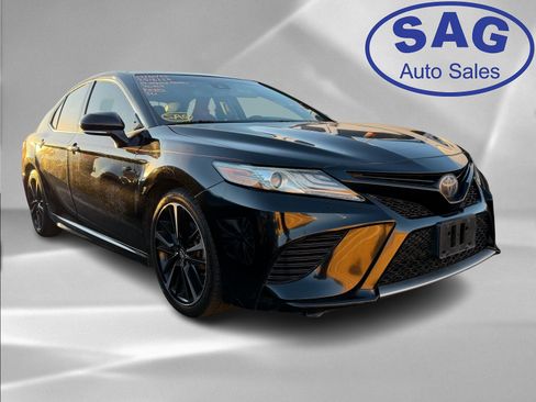 Used 2019 Toyota Camry XSE image 2