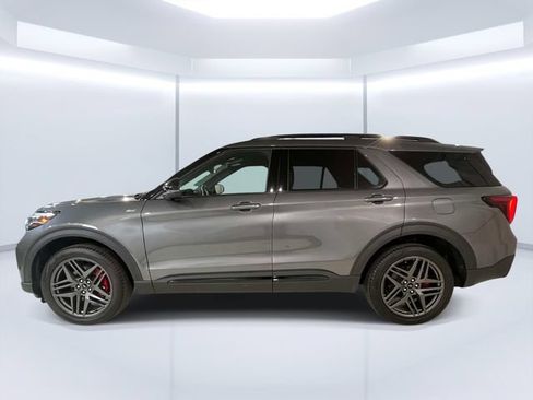 Used 2025 Ford Explorer ST-Line w/ ST-Line Street Pack AWD/4WD image 4