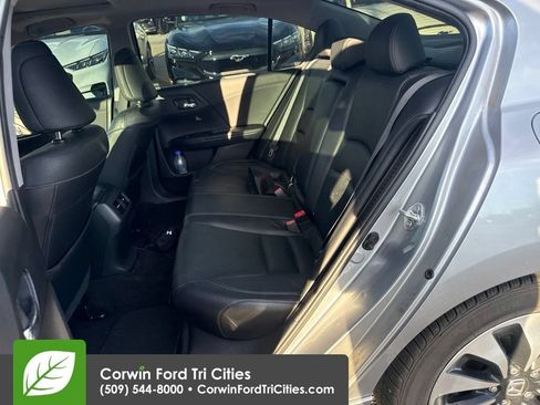 Used 2017 Honda Accord Touring image 11