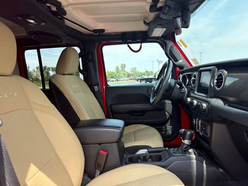 Used 2018 Jeep Wrangler Unlimited Sahara AWD/4WD image 7
