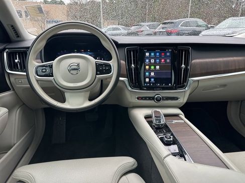 Used 2022 Volvo S90 B6 Inscription image 11