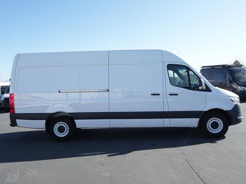 Used 2023 Mercedes-Benz Sprinter 2500 image 5