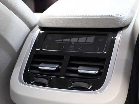 Used 2017 Volvo S90 T6 Momentum w/ Vision Package image 39