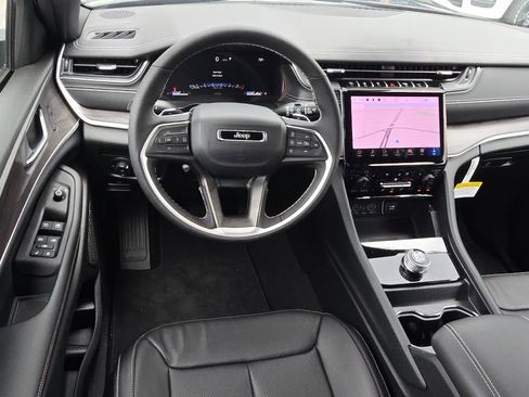 New 2025 Jeep Grand Cherokee Limited w/ Luxury Tech Group II image 6