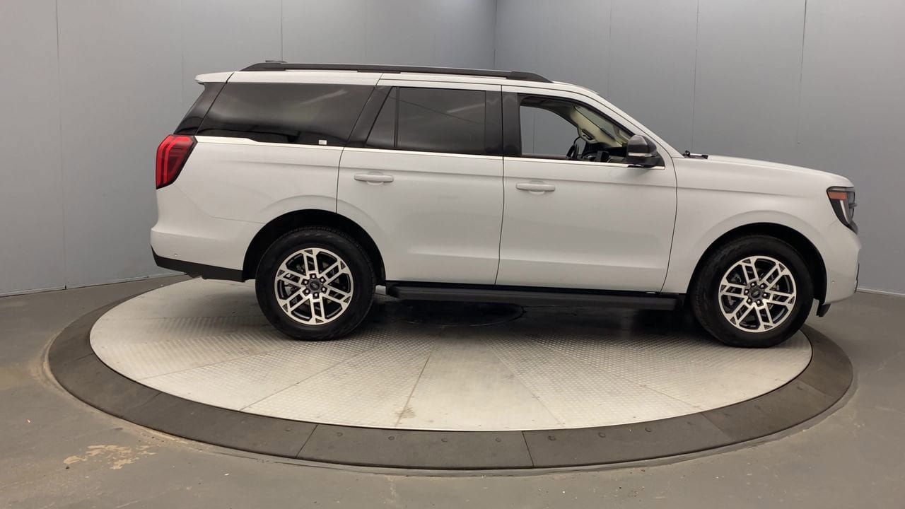 Used 2025 Ford Expedition Active AWD/4WD image 6