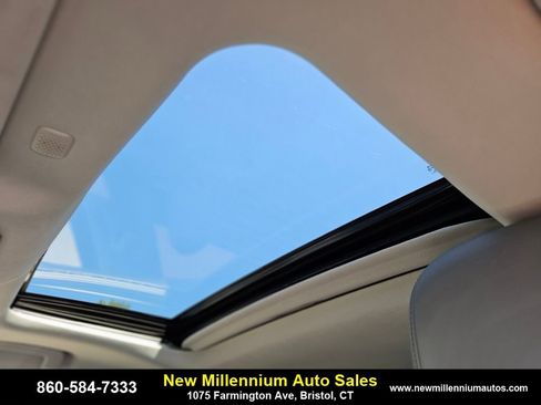 Used 2021 Toyota Highlander Limited image 19