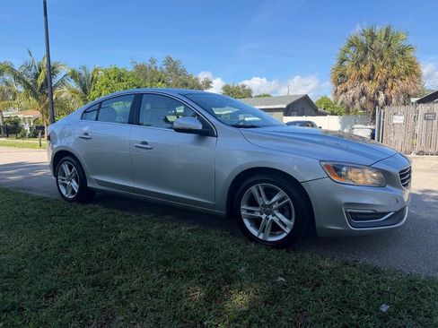 Used 2015 Volvo S60 T5 Premier image 2