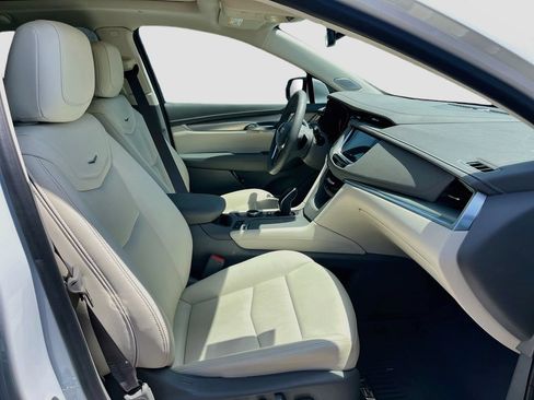 Used 2025 Cadillac XT5 Premium Luxury w/ LPO, Floor Liner Package FWD image 31
