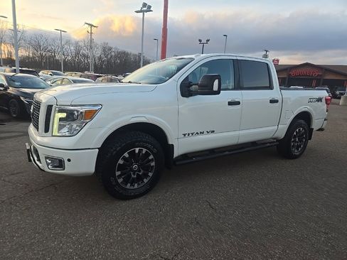 Used 2018 Nissan Titan PRO-4X image 3
