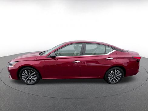 Used 2025 Nissan Altima 2.5 SV image 9