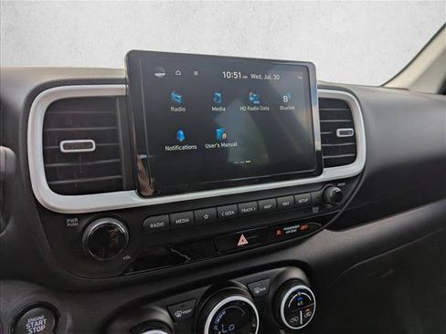 Certified 2025 Hyundai Venue Limited FWD image 17