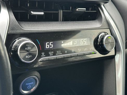 Certified 2022 Toyota Venza LE image 20