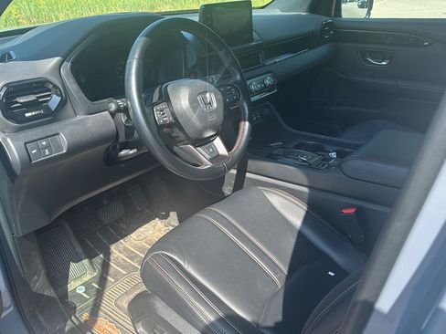 Used 2025 Honda Pilot TrailSport image 10