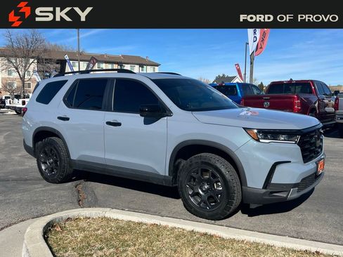 Used 2025 Honda Pilot TrailSport image 5