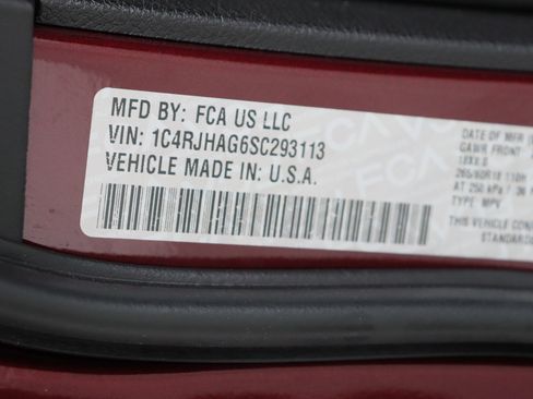 Used 2025 Jeep Grand Cherokee Altitude AWD/4WD image 43