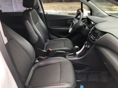 Used 2022 Chevrolet Trax LT w/ LT Convenience Package image 15