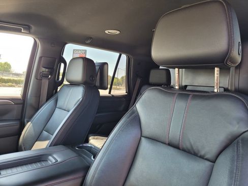 Used 2021 Chevrolet Tahoe RST w/ Luxury Package AWD/4WD image 18