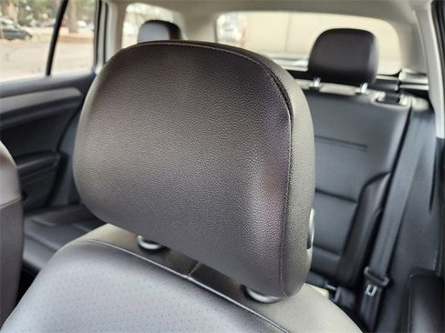 Used 2015 Volkswagen Golf TDI S image 13