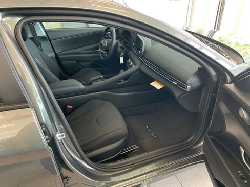 New 2026 Hyundai Elantra SE FWD image 19