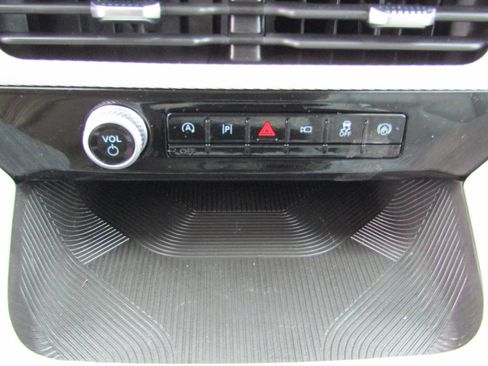 Used 2025 Ford Explorer Active w/ Active Comfort Package AWD/4WD image 32