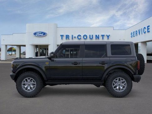 New 2025 Ford Bronco Badlands image 3