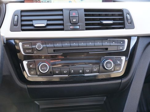 Used 2016 BMW 320i xDrive Sedan image 24