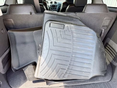 Used 2017 Buick Enclave Leather AWD/4WD image 18