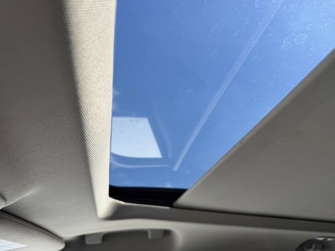 Used 2020 Ford Explorer Platinum w/ Premium Technology Package image 18