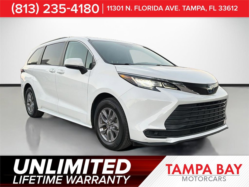 Used 2022 Toyota Sienna LE w/ LE Plus Package AWD/4WD image 1