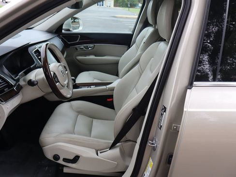 Used 2016 Volvo XC90 T6 Momentum w/ Momentum Plus Package AWD/4WD image 19