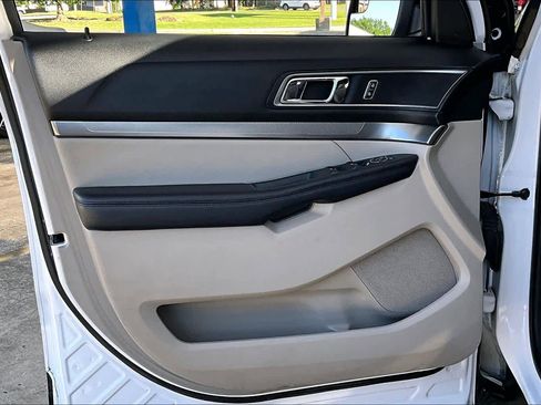 Used 2018 Ford Explorer XLT w/ Equipment Group 202A AWD/4WD image 22