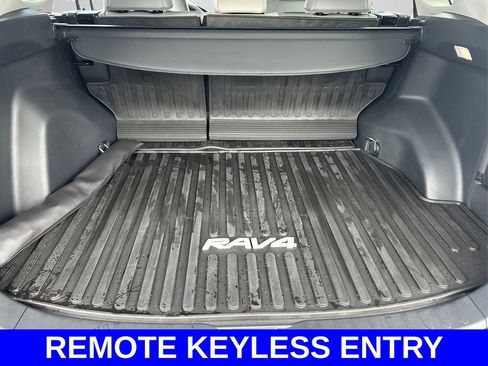 Used 2023 Toyota RAV4 XLE Premium image 11