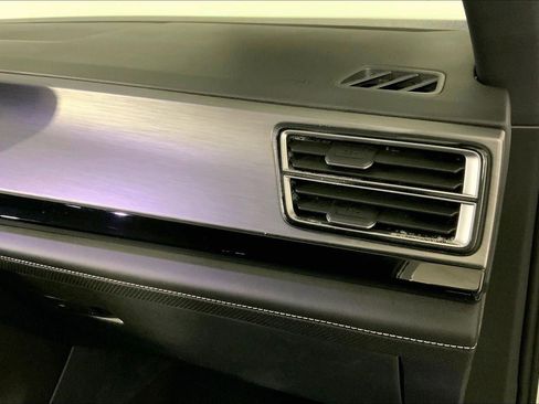 Used 2025 Volkswagen Atlas Cross Sport SE image 16