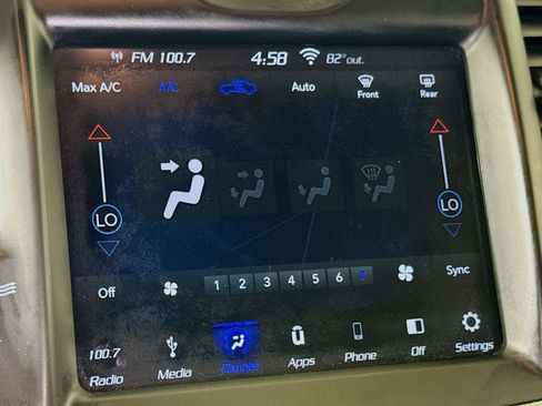 Used 2019 Chrysler 300 Touring w/ Chrome Appearance Package RWD image 17