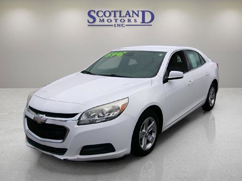 Used 2016 Chevrolet Malibu LT image 2