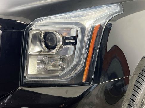 Used 2019 GMC Yukon Denali w/ Denali Ultimate Package AWD/4WD image 12