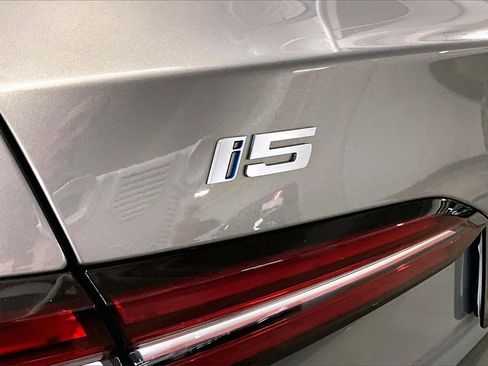 Used 2025 BMW i5 xDrive40 w/ Premium Package image 22