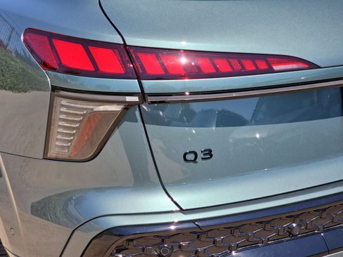 New 2026 Audi Q3 quattro 2.0T AWD/4WD image 37