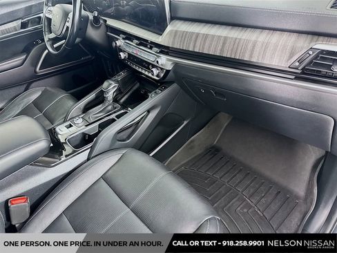 Used 2024 Kia Telluride EX w/ EX Captain's Chair Package FWD image 31