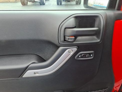 Used 2016 Jeep Wrangler Unlimited Sahara w/ Connectivity Group image 3