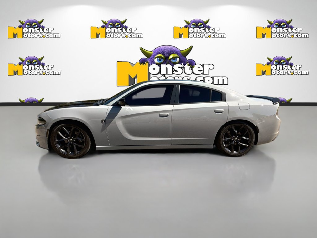Used 2022 Dodge Charger SXT w/ Blacktop Package RWD image 8