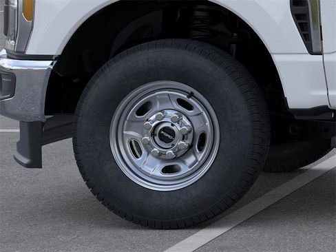 New 2026 Ford F250 XL w/ XL Chrome Package image 19