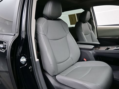 Used 2024 Toyota Sienna XLE FWD image 14