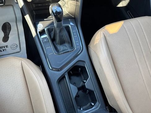 Certified 2023 Volkswagen Tiguan SE R-Line FWD image 20