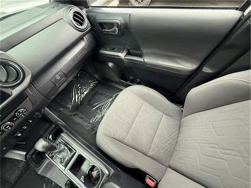Used 2019 Toyota Tacoma TRD Sport RWD image 11