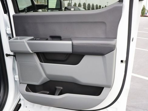 Used 2024 Ford F250 XLT w/ Snow Plow/Camper Package image 18