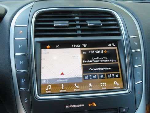 Used 2017 Lincoln MKX Reserve w/ Driver Assistance Package image 20