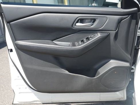 Used 2024 Nissan Rogue SV FWD image 11