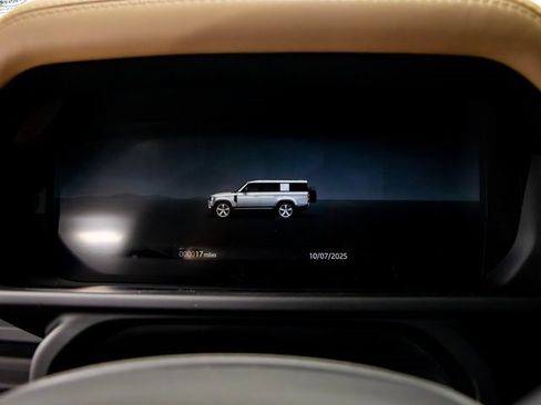 Used 2025 Land Rover Defender 130 X-Dynamic SE image 17